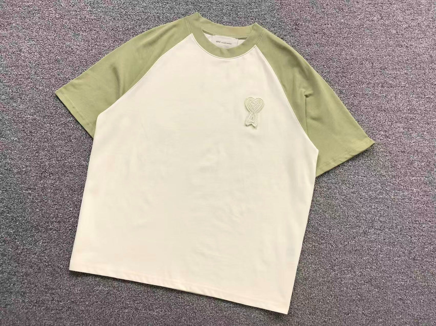 Camiseta AMI Paris Raglan Logo Coração