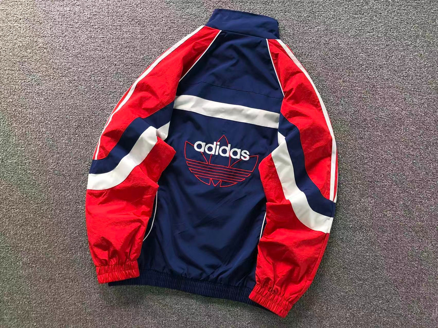 Jaqueta Adidas Oversized Archive Windbreaker