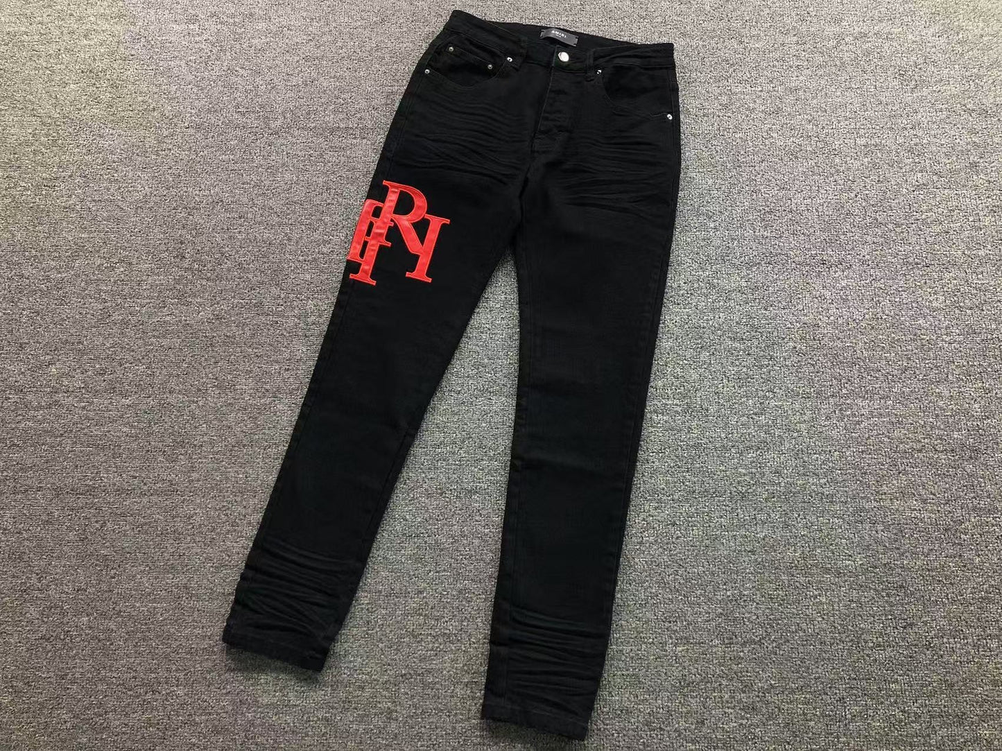 Calça AMIRI Logo Red Black Denim