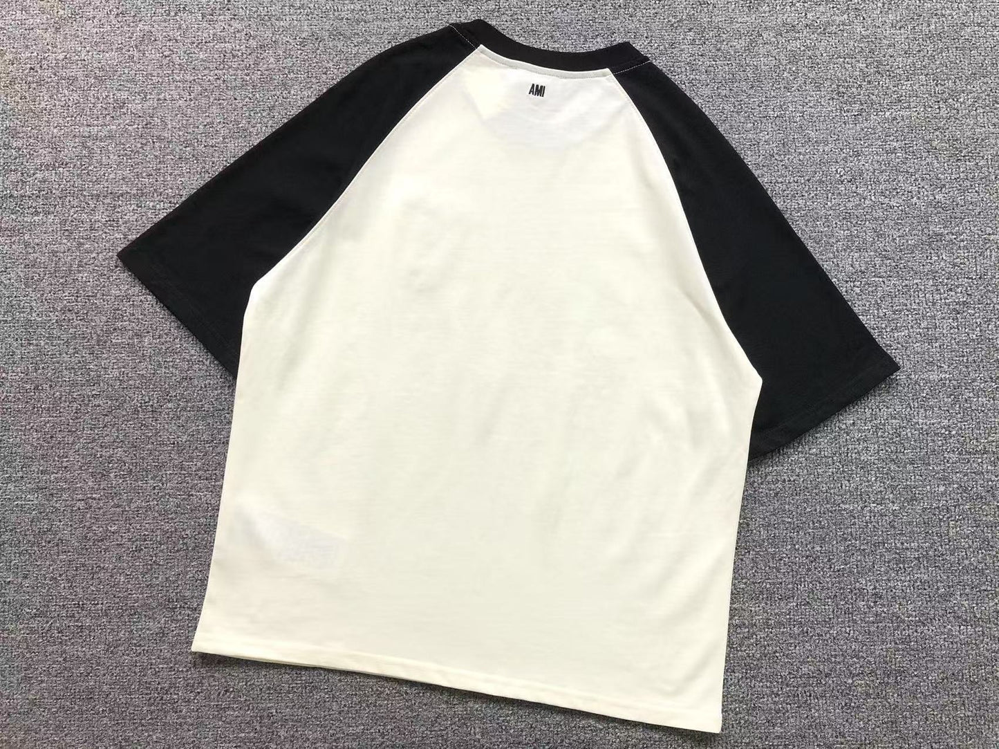 Camiseta AMI Paris Raglan Patch Logo