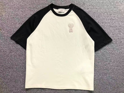 Camiseta AMI Paris Raglan Logo Coração