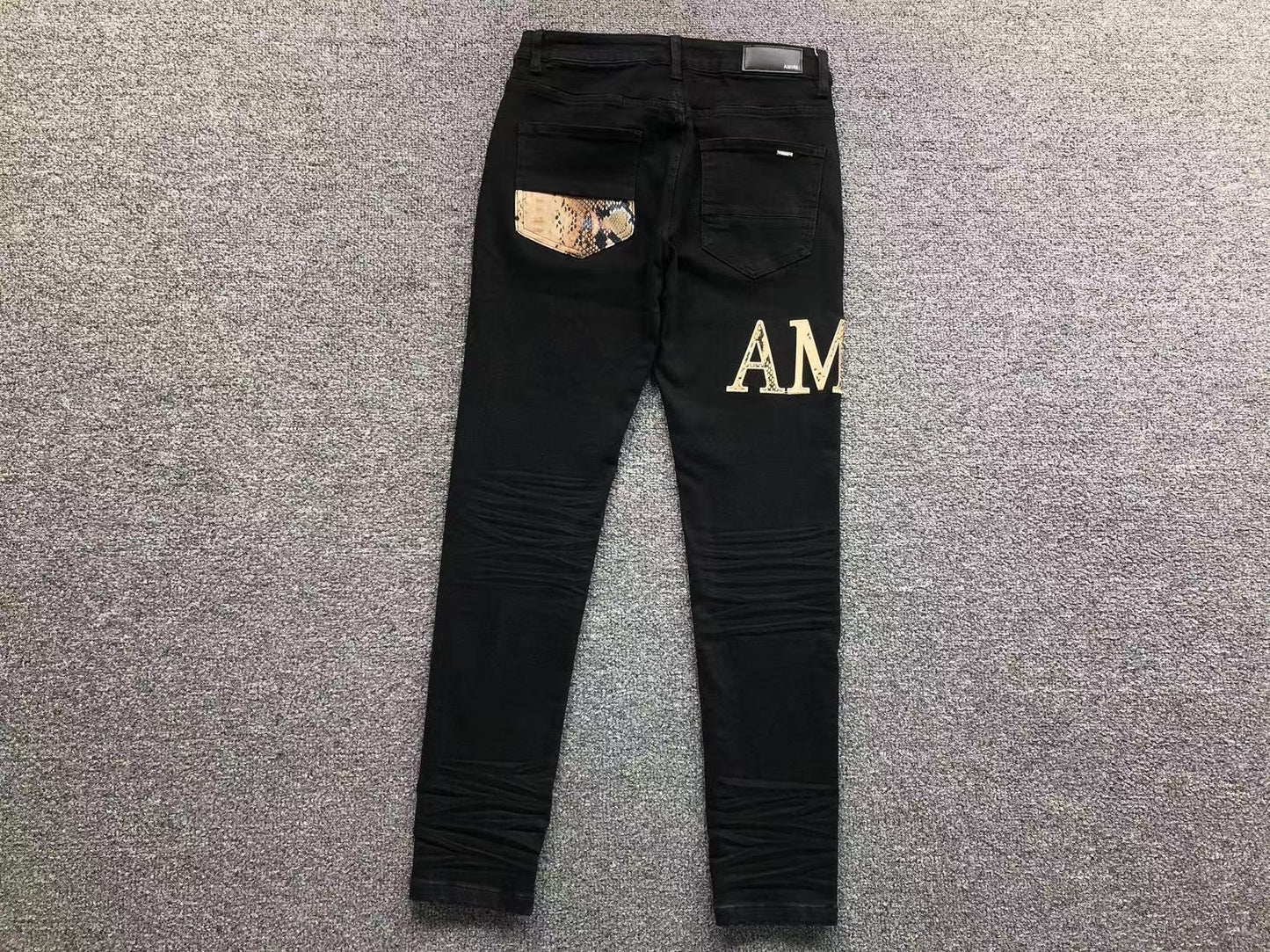 Calça AMIRI Logo Destroyed Black Denim