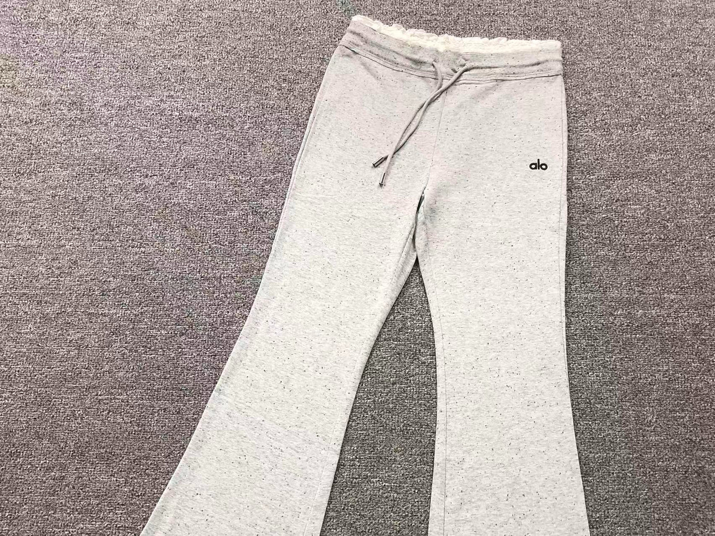 Calça elástica ALO moletom flare feminino