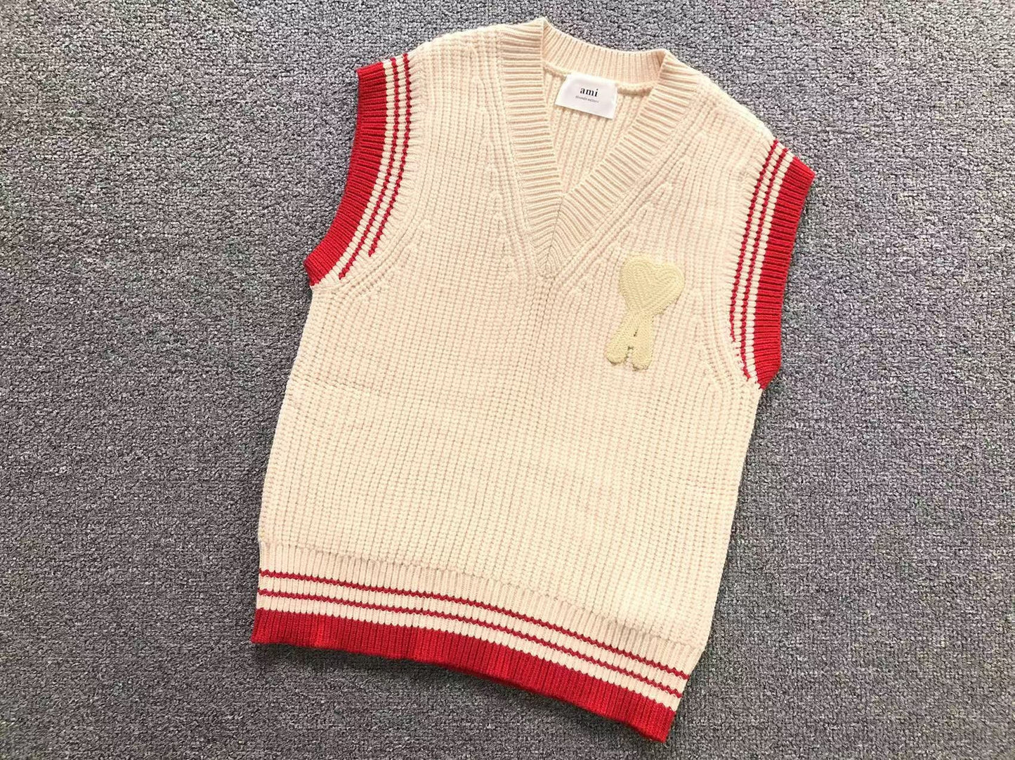 Suéter AMI Paris Tricot V Neck Heart Logo
