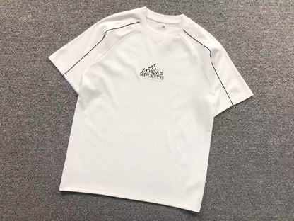 Camiseta Adidas Clean Sport Design