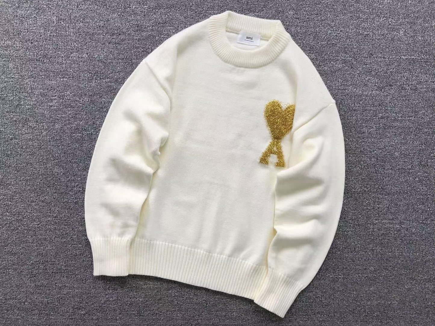 Suéter AMI Paris Coração Dourado