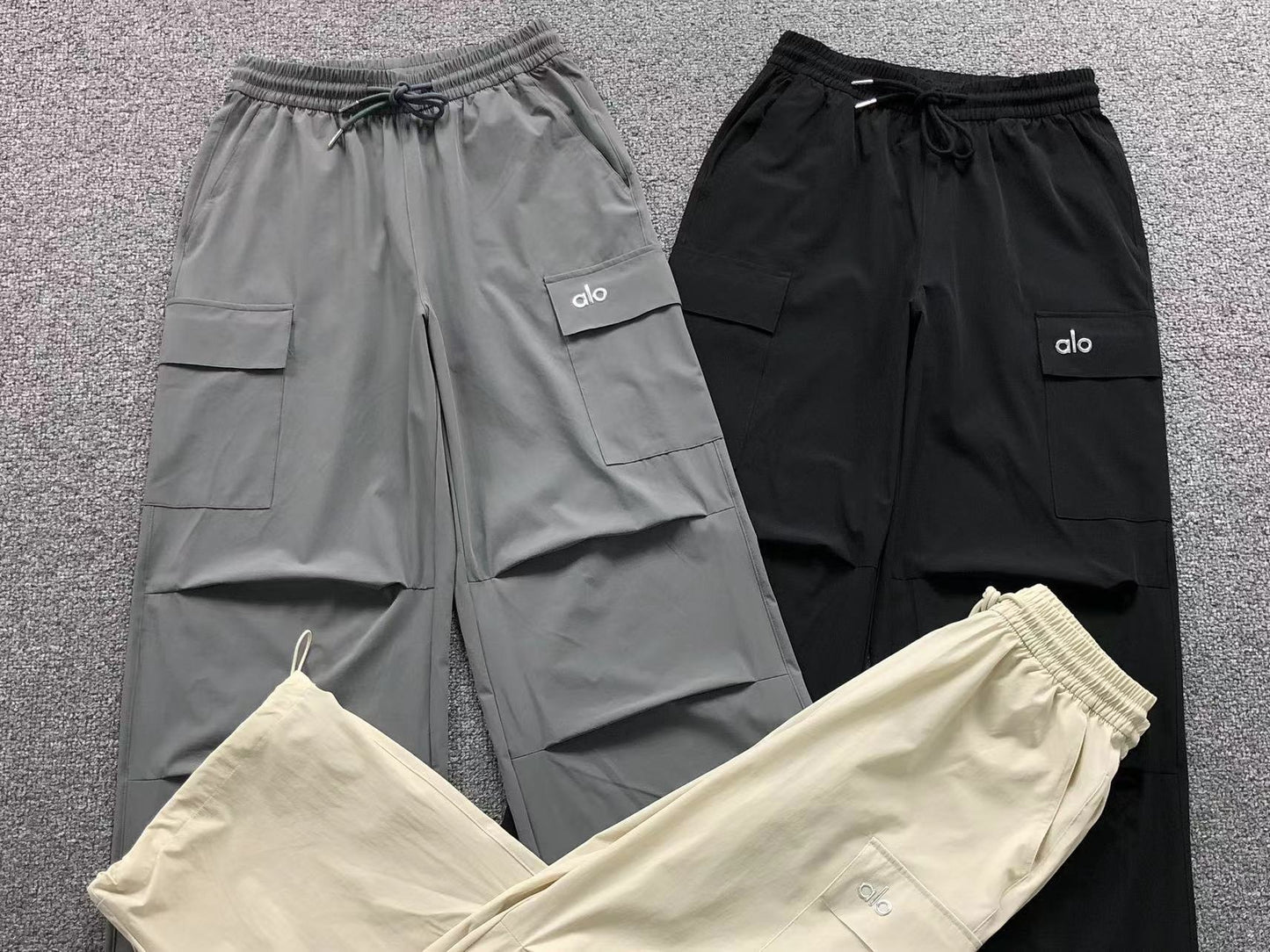 Calça elástica ALO moletom cargo