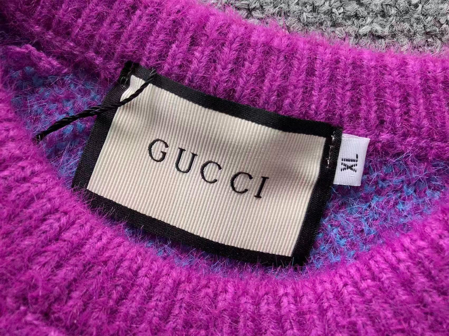 Suéter Adidas Vintage Fuzzy Sweater
