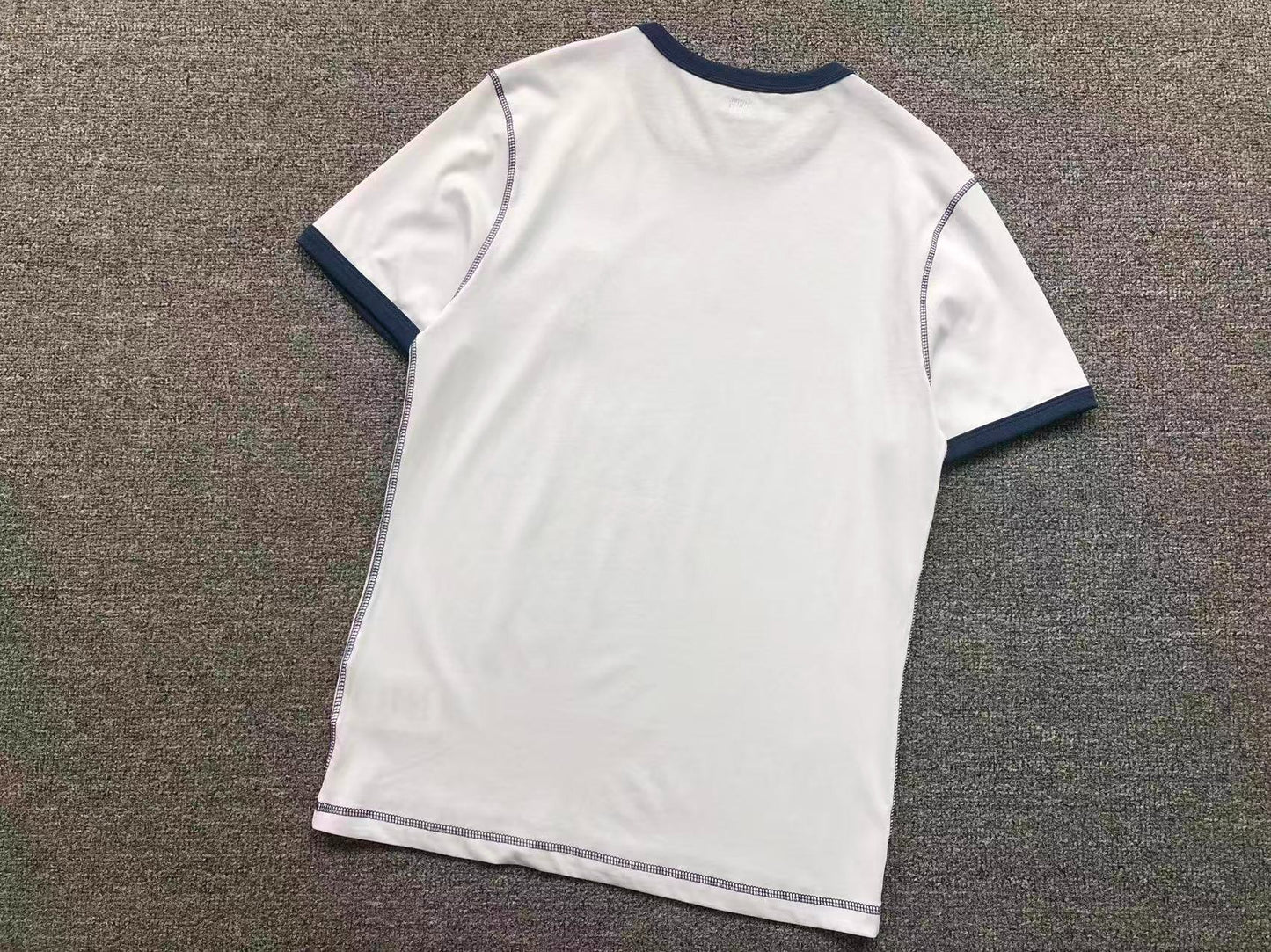Camiseta AMI Paris Heart Patch Contrast Stitch