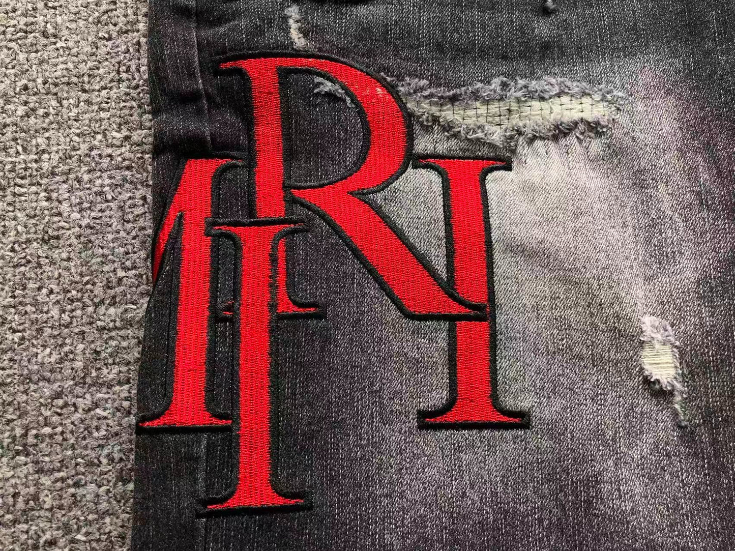 Bermuda Jeans AMIRI Black Distressed Red Logo