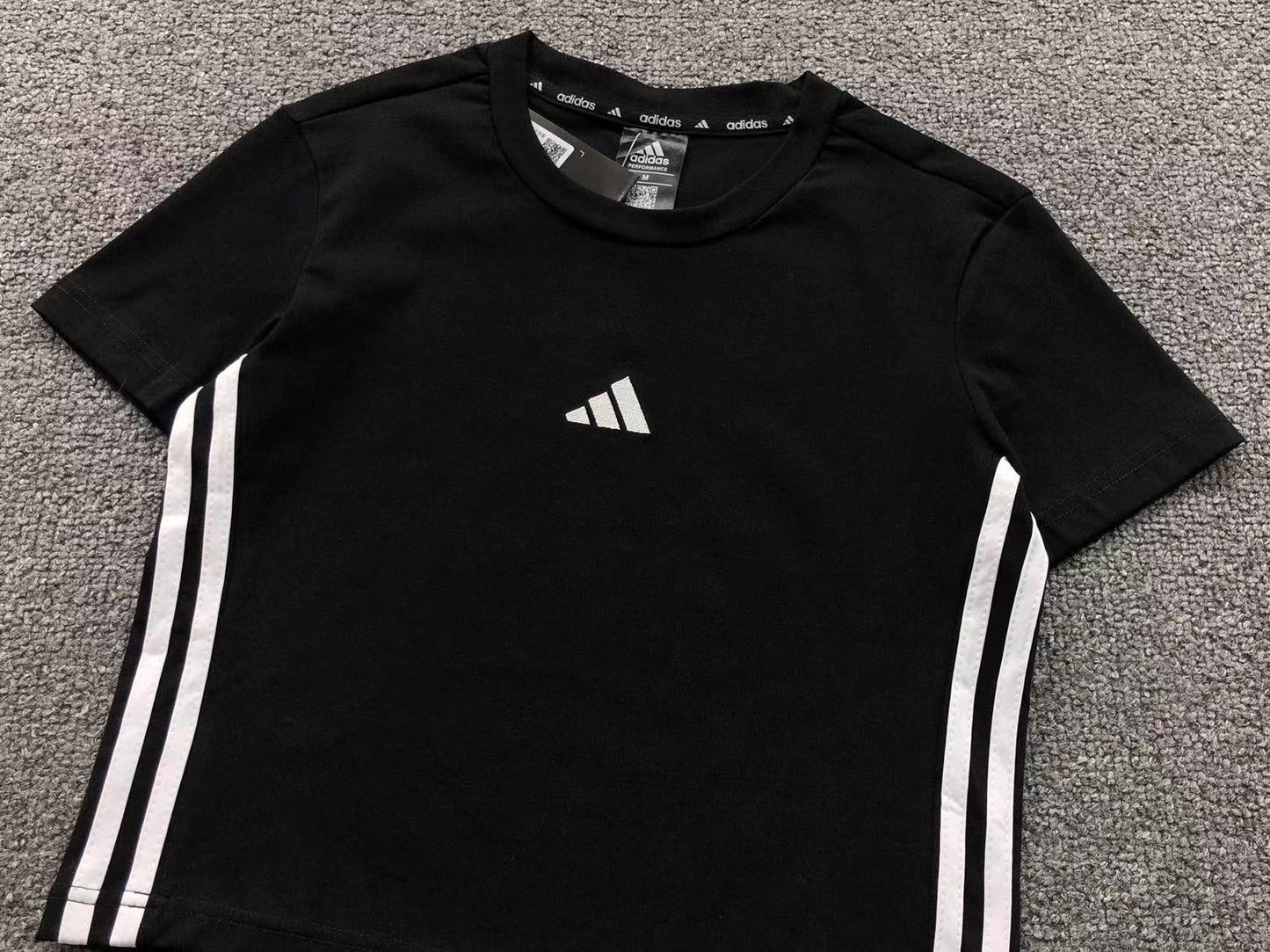 Camiseta Adidas Clean Stripe Tee Feminina