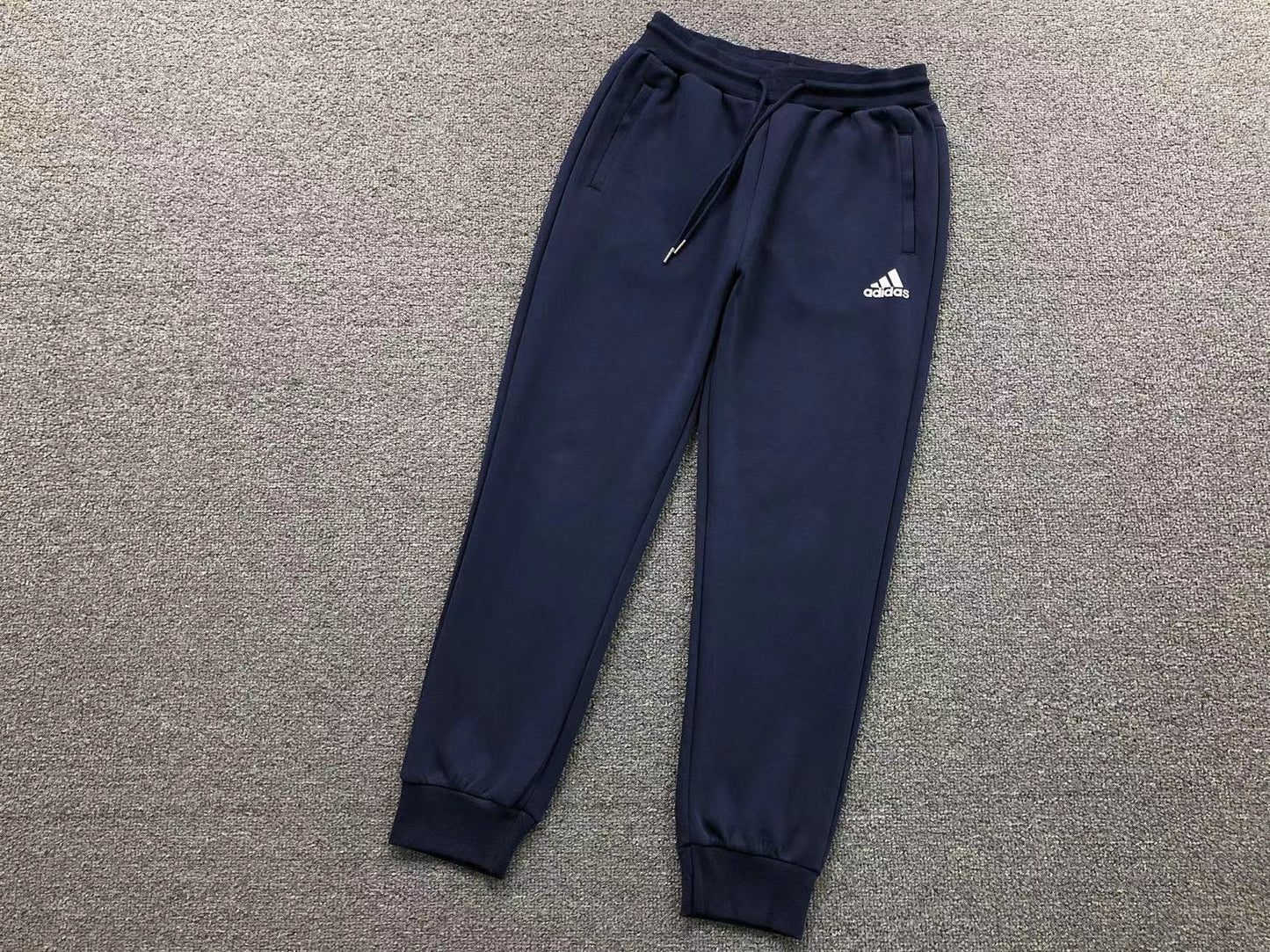 Conjunto Adidas Minimal Essential Hoodie