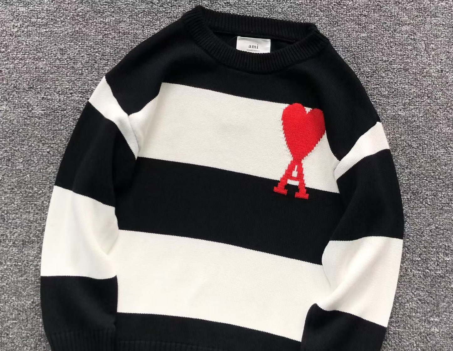 Suéter AMI Paris Stripe Bold Coração