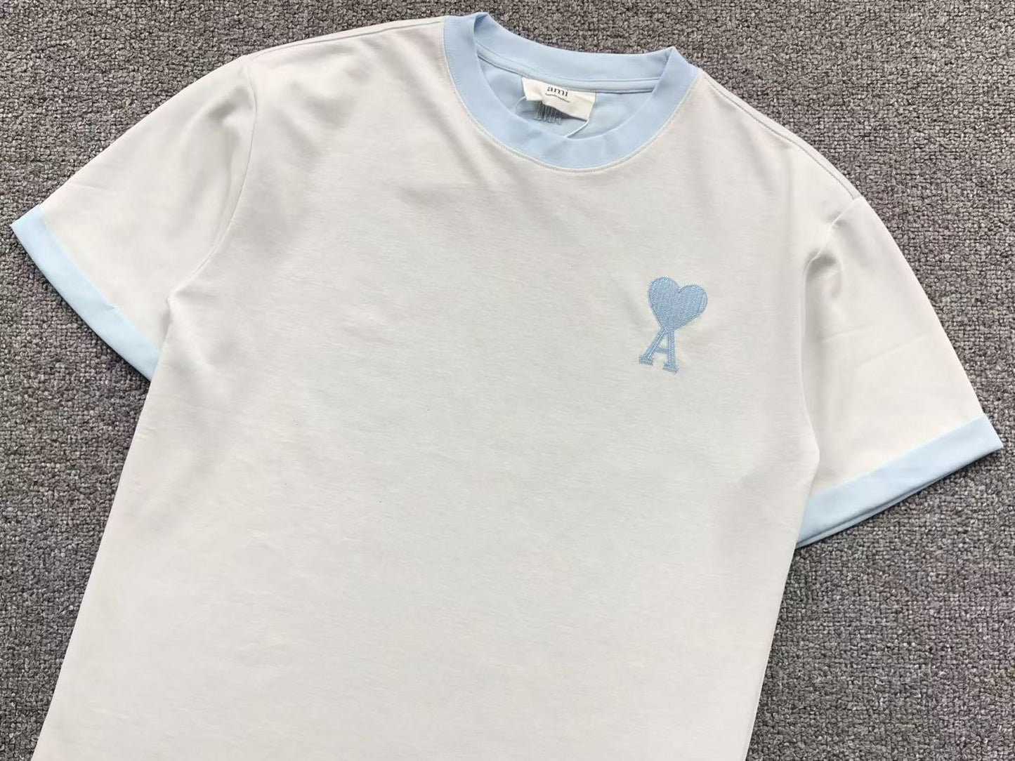 Camiseta AMI Paris Contrast Heart Ringer