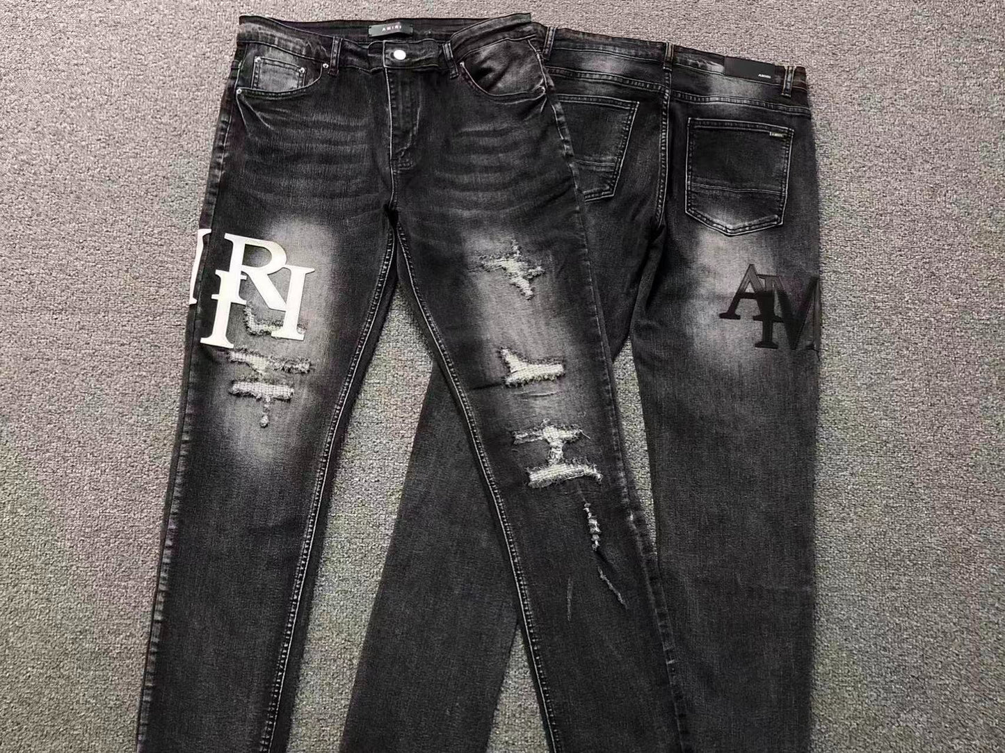 Calça AMIRI Tonal Logo Black Destroyed Denim