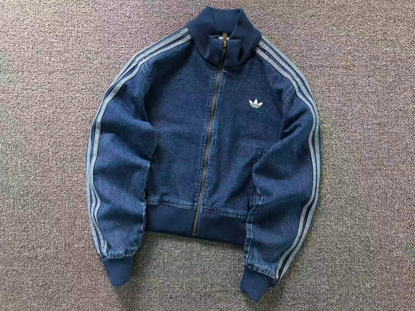 Jaqueta Adidas Washed Denim Archive