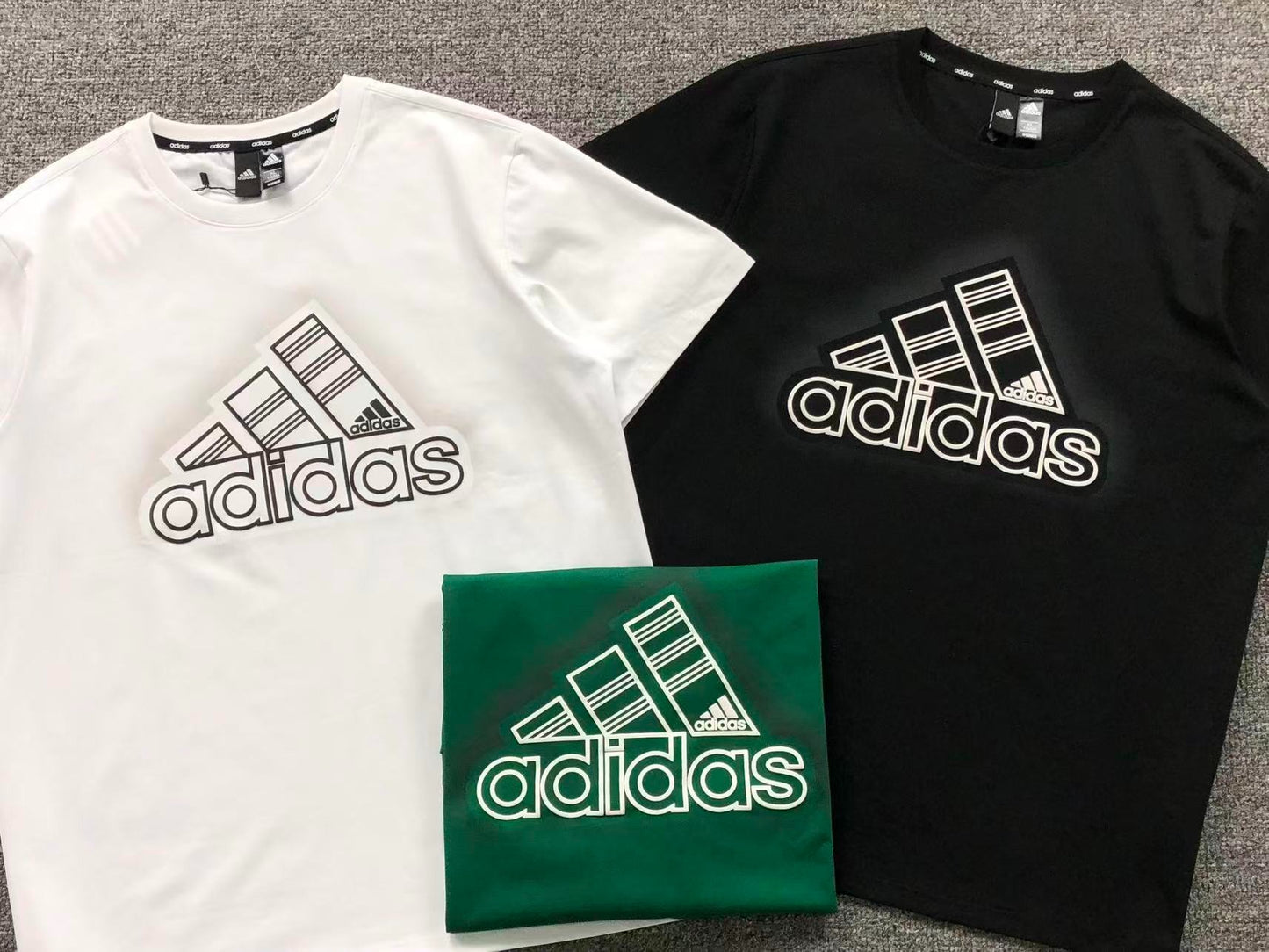 Camiseta Adidas Performance Oversized Logo