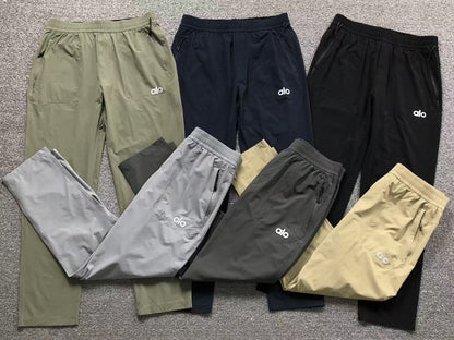 Calça elástica ALO moletom cargo