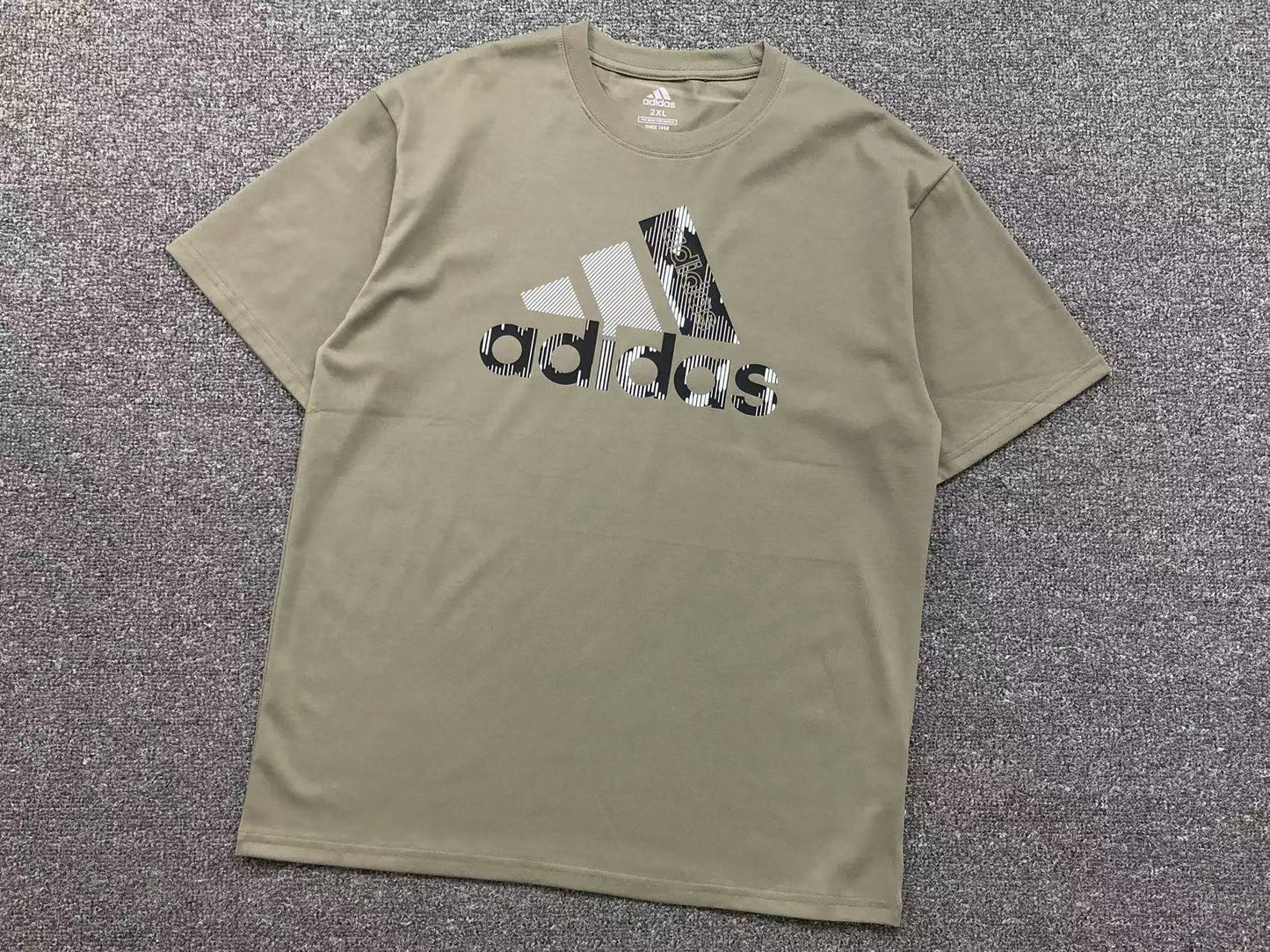Camiseta Adidas Minimal Logo Pattern