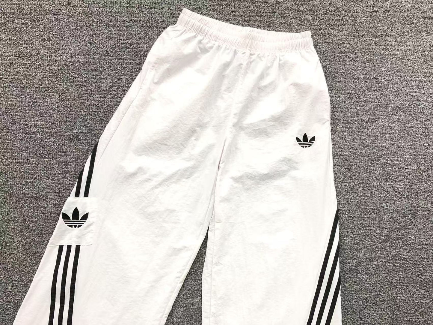 Calça Adidas Utility Track Cargo