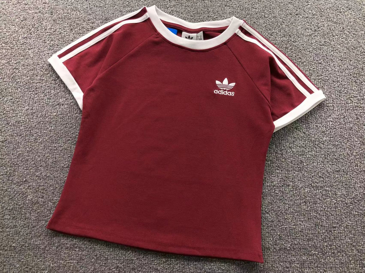 Camiseta Adidas Raglan Core 3-Stripes Feminina