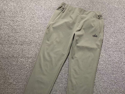 Calça elástica ALO moletom cargo