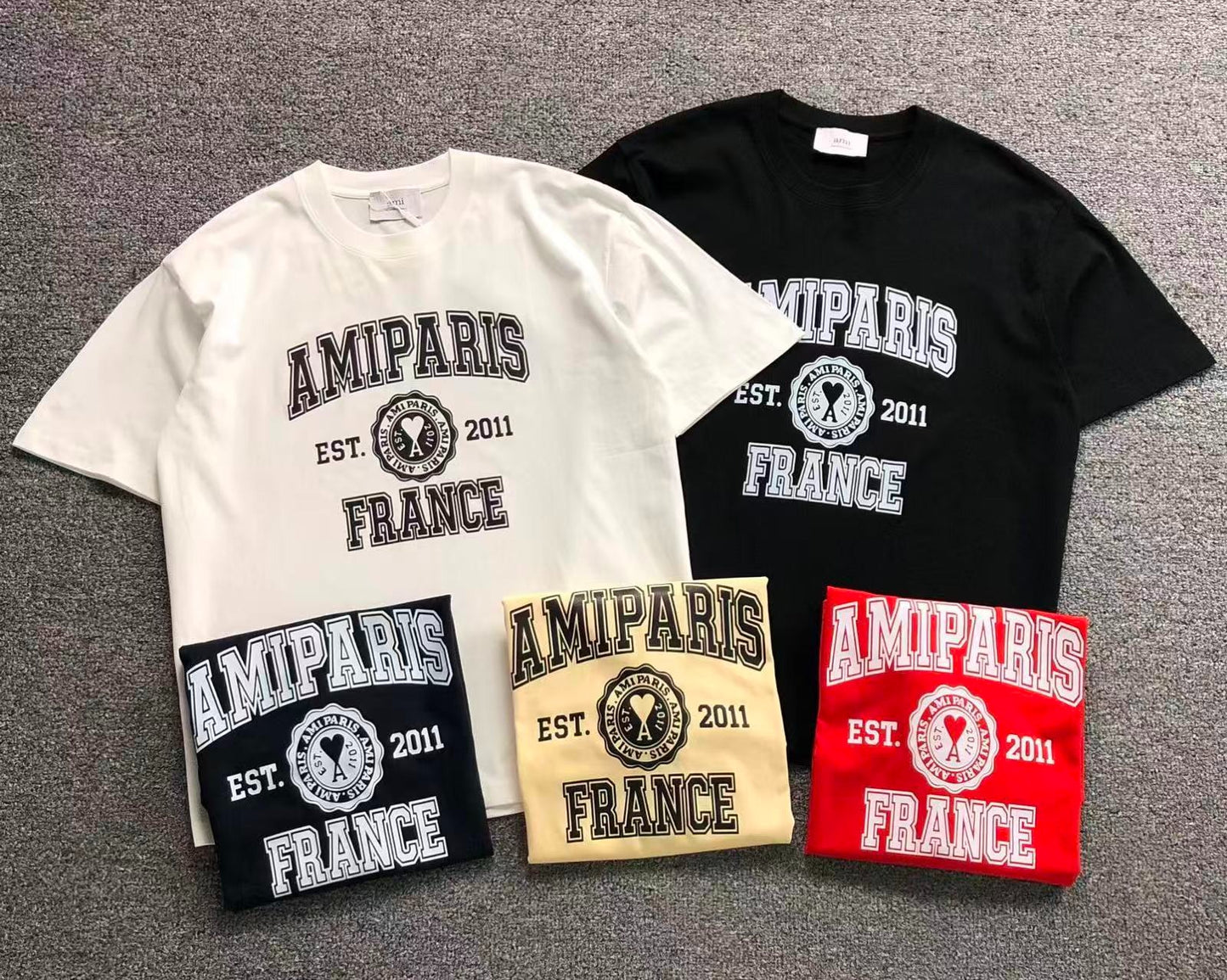 Camiseta AMI Paris Badge Varsity