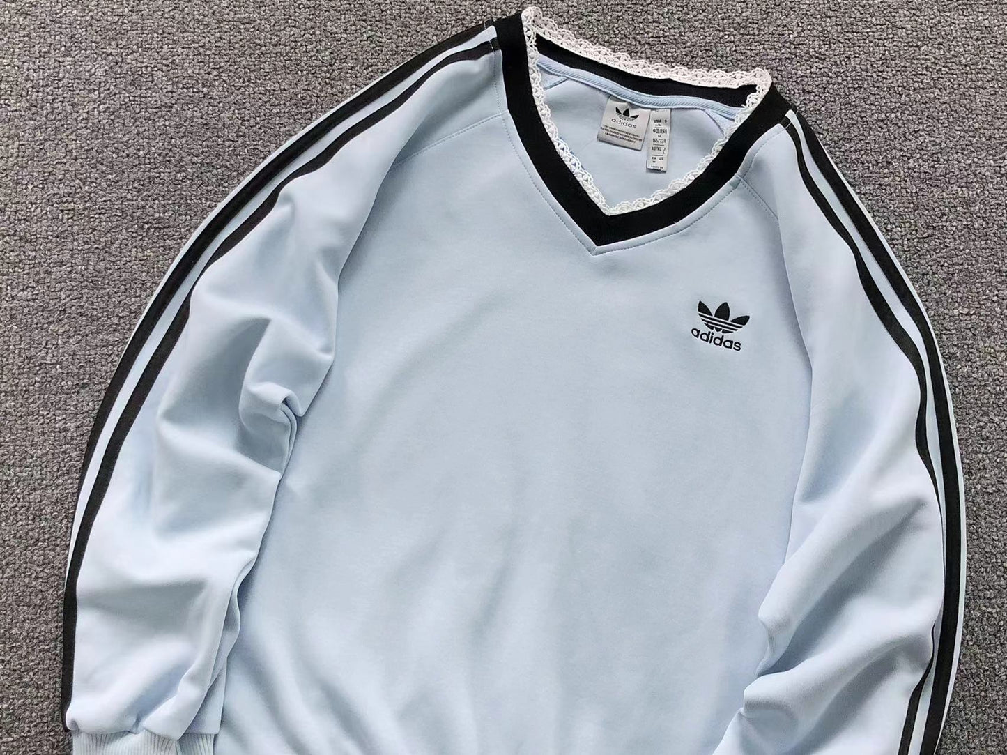 Moletom Adidas Lace V-Neck Crew