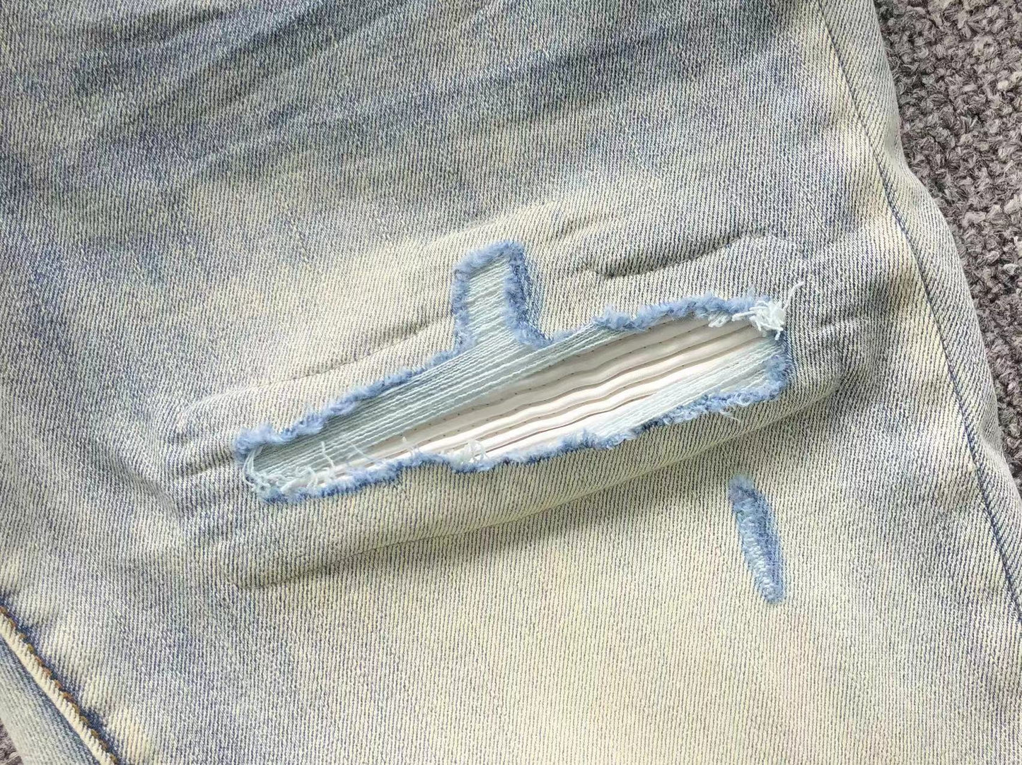 Calça AMIRI Destroyed Ice Wash