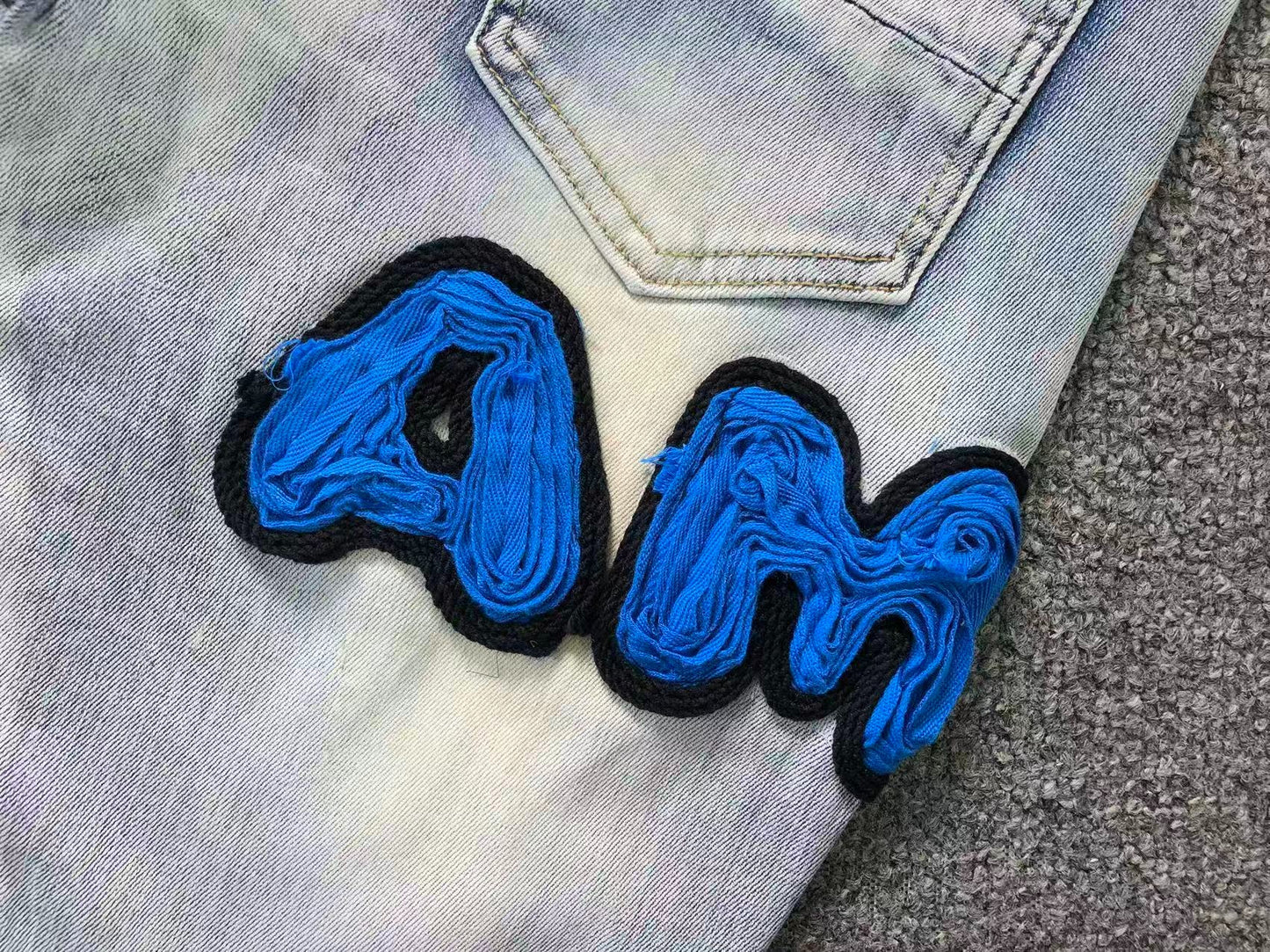 Calça AMIRI Ice Blue Patch Denim