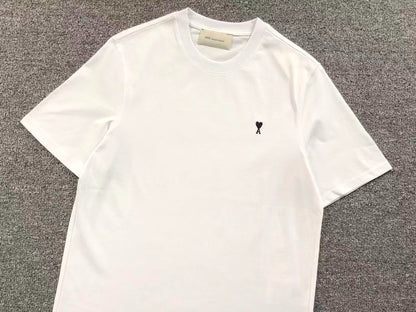 Camiseta AMI Paris Logo Coração Mini Bordado