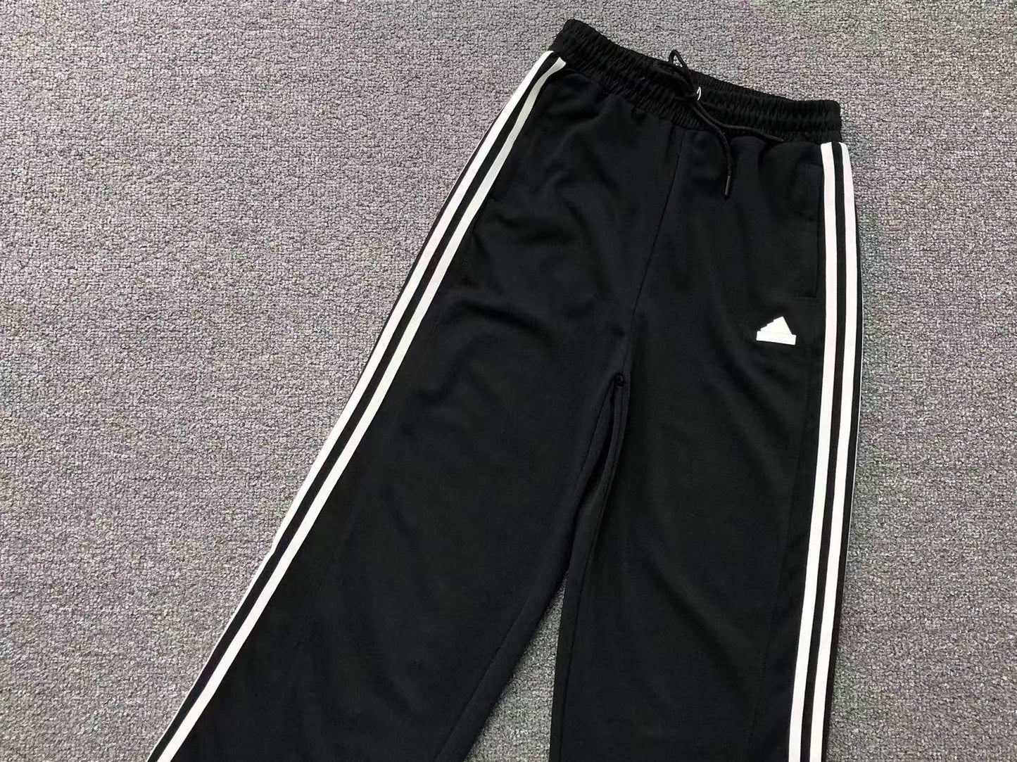 Calça Adidas Classic 3-Stripes Track Pants