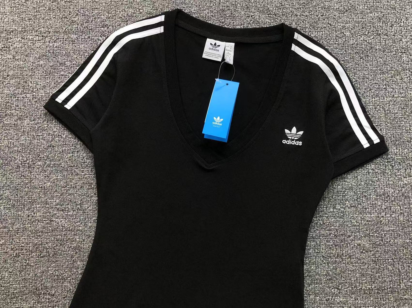 Camiseta adidas Sport V-Neck Fit Tee