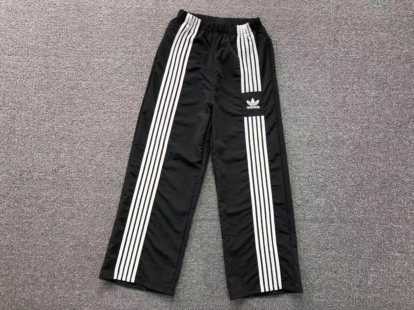 Calça Adidas Wide Track Stripes