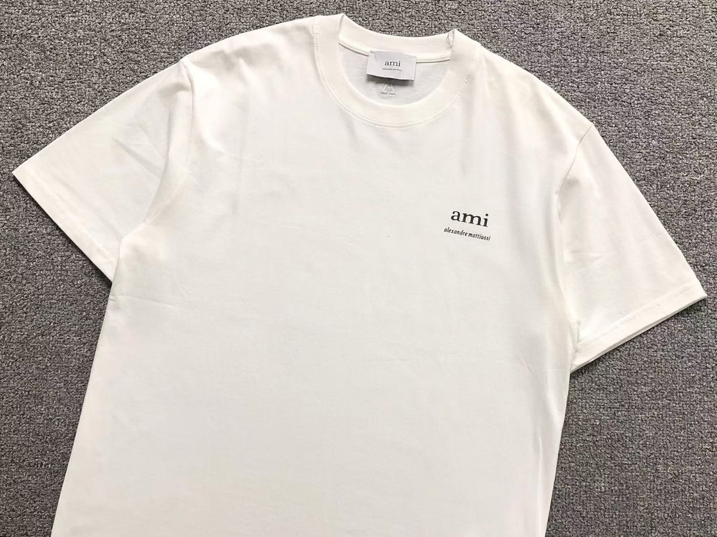 Camiseta AMI Paris Mini Signature Logo