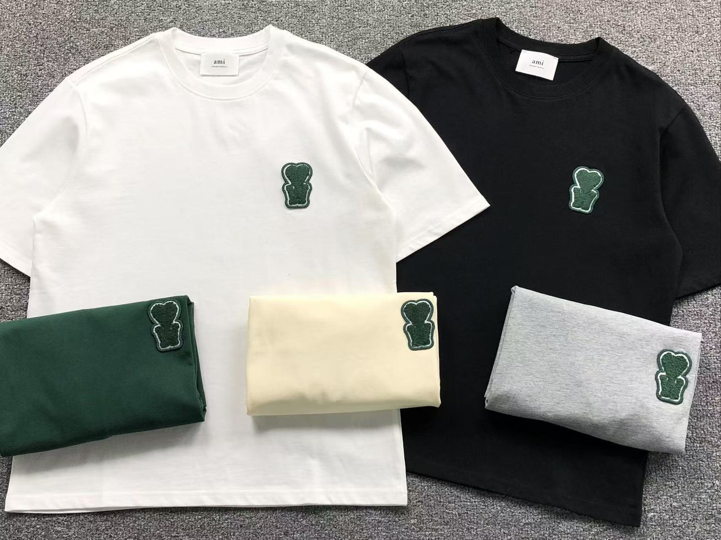 Camiseta AMI Paris Heart Patch Contrast Tee