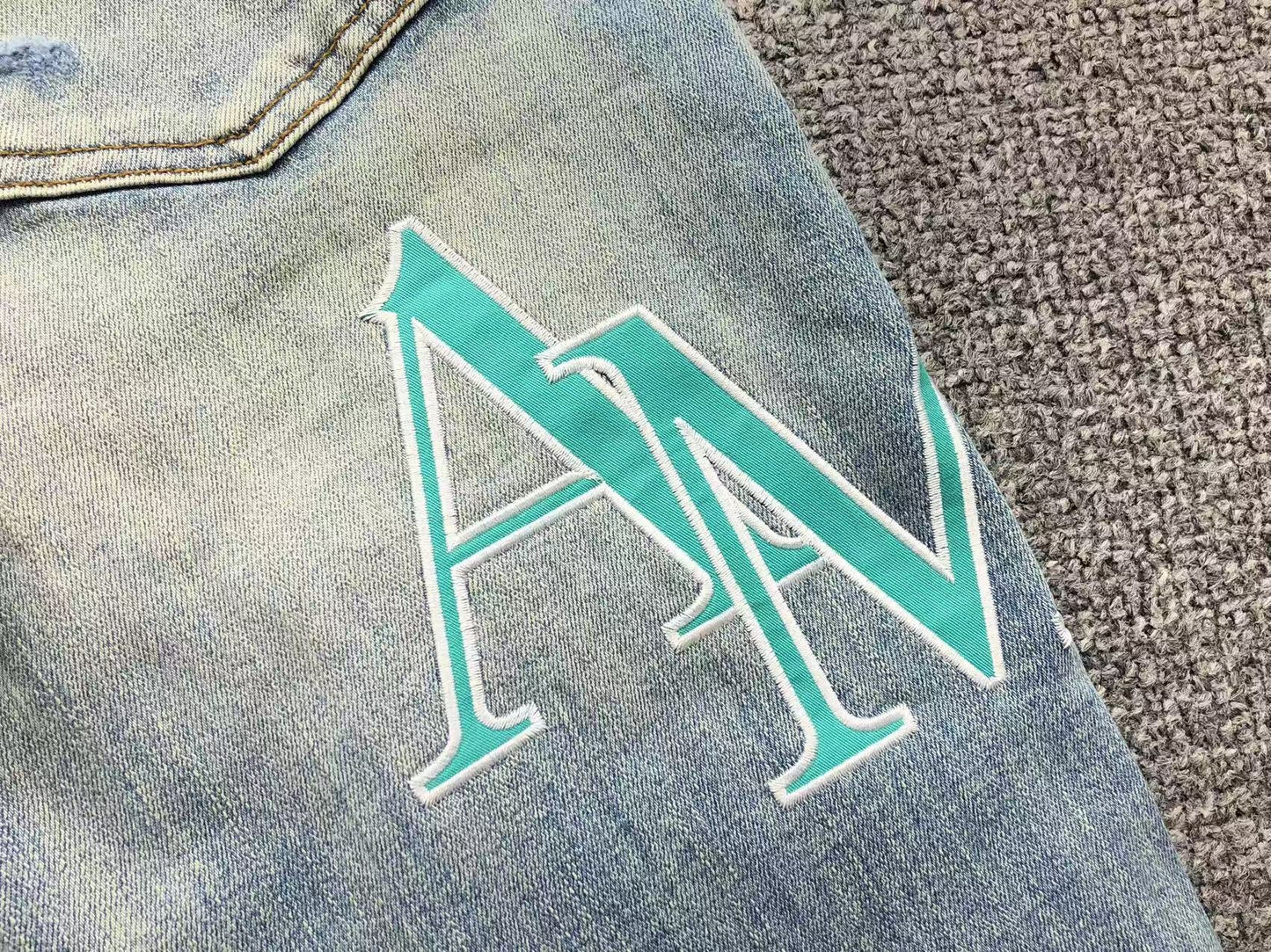 Calça AMIRI TR Ice Blue Distressed Denim