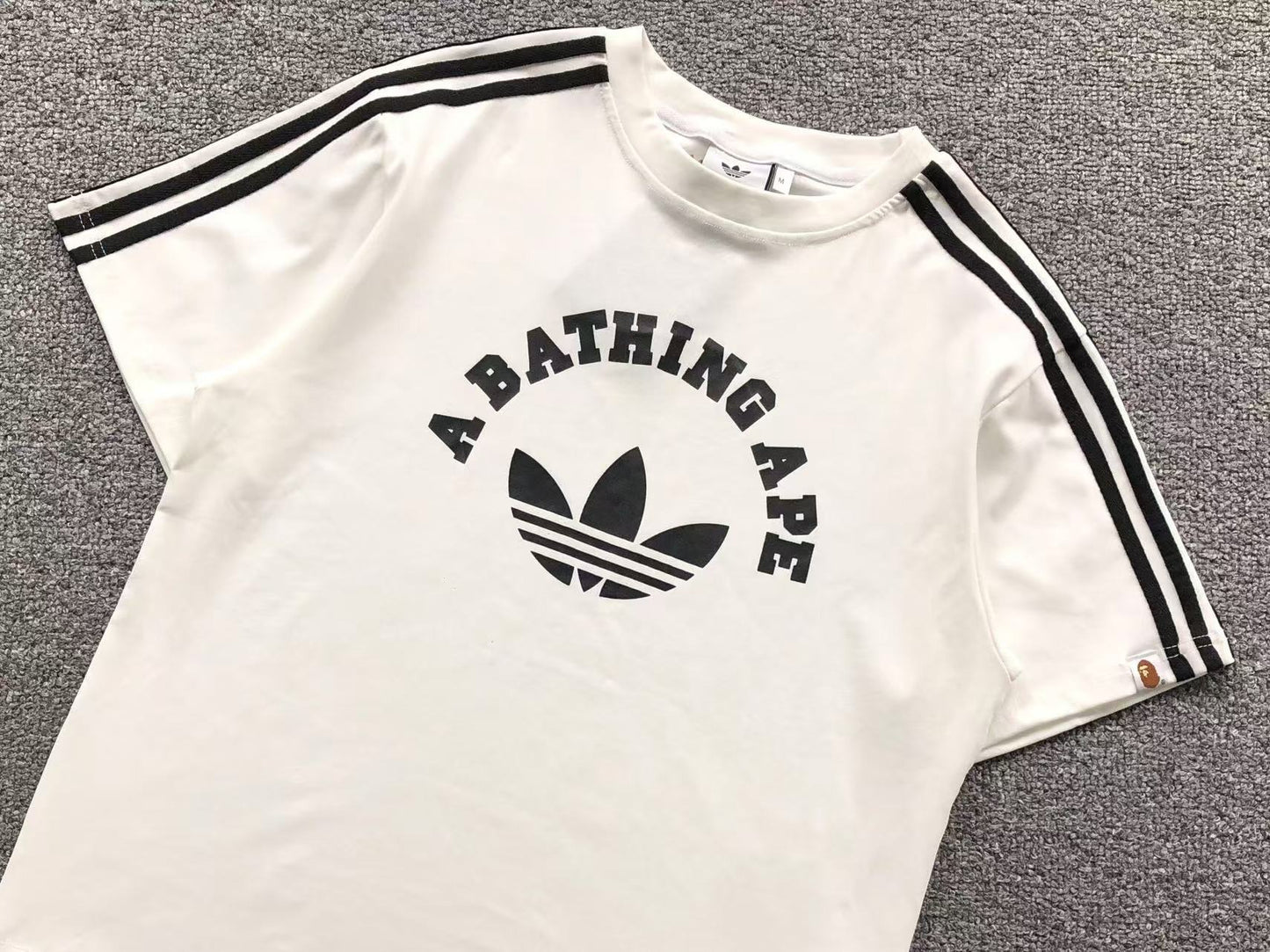 Camiseta Adidas x BAPE College Logo