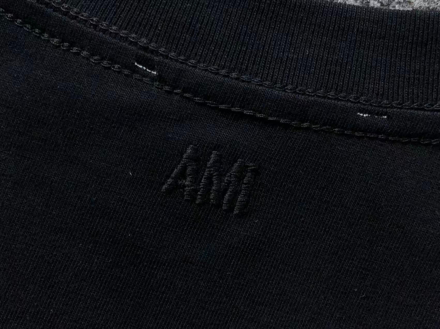 Camiseta AMI Paris Coração Dourado