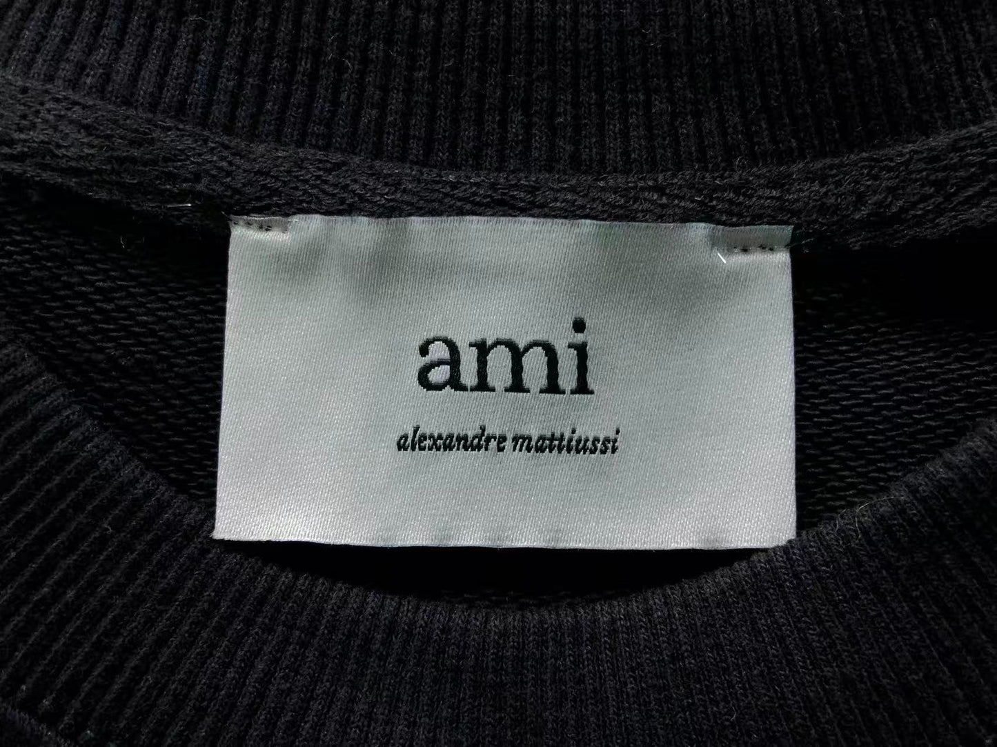Moletom AMI Paris Ami de Cœur Crewneck Gold