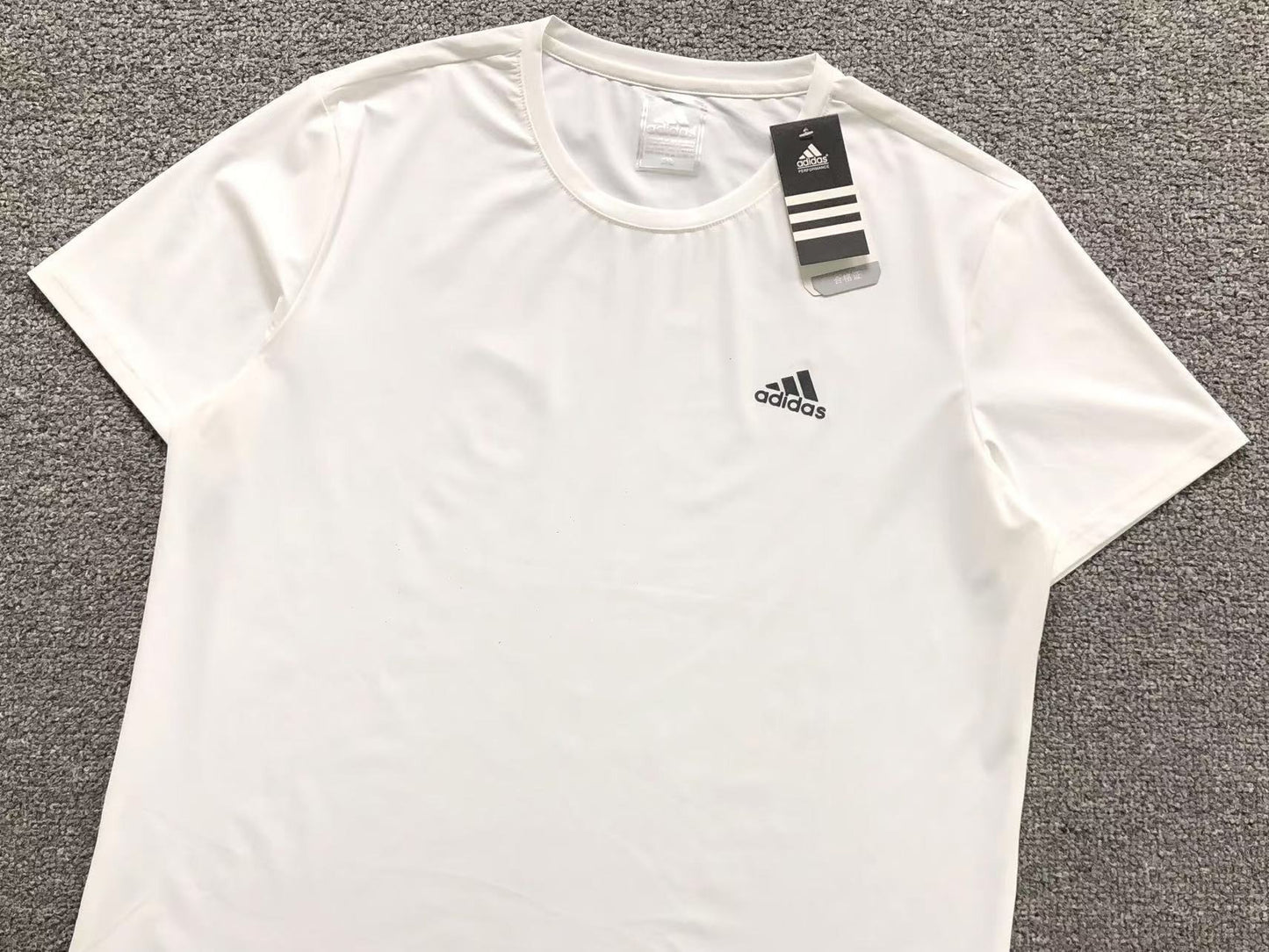 Camiseta Adidas Performance Essential