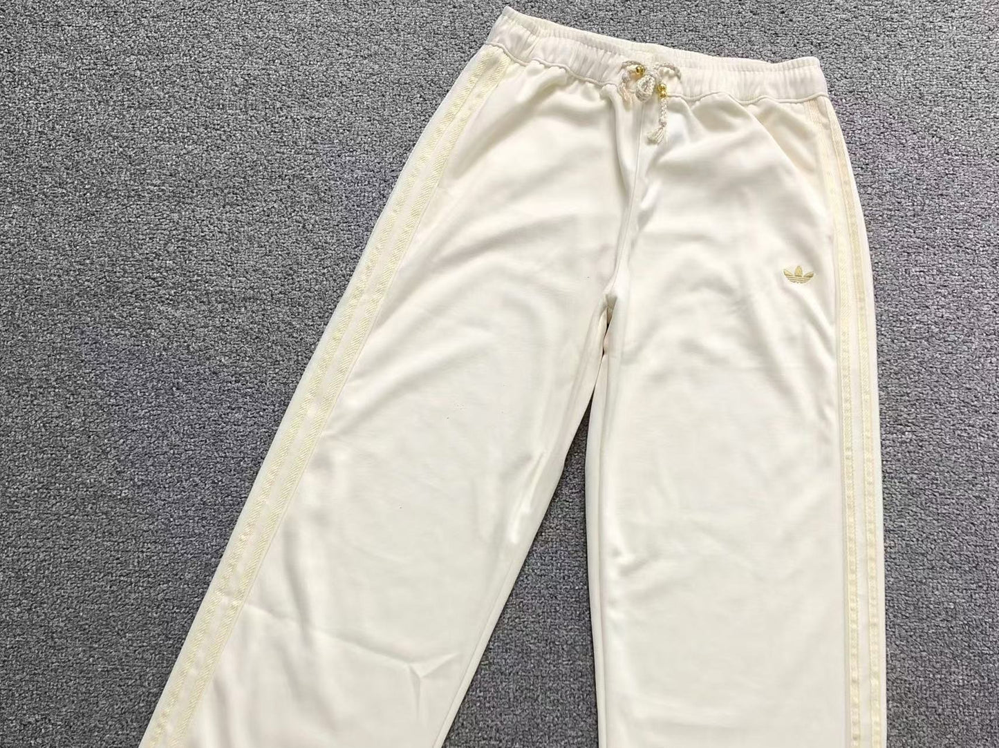 Calça Adidas Luxury Wide Pants