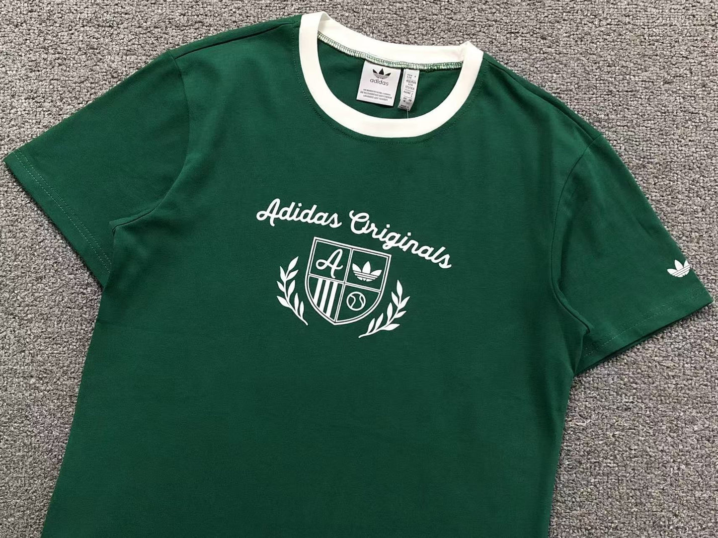 Camiseta adidas Originals Varsity Crest Tee