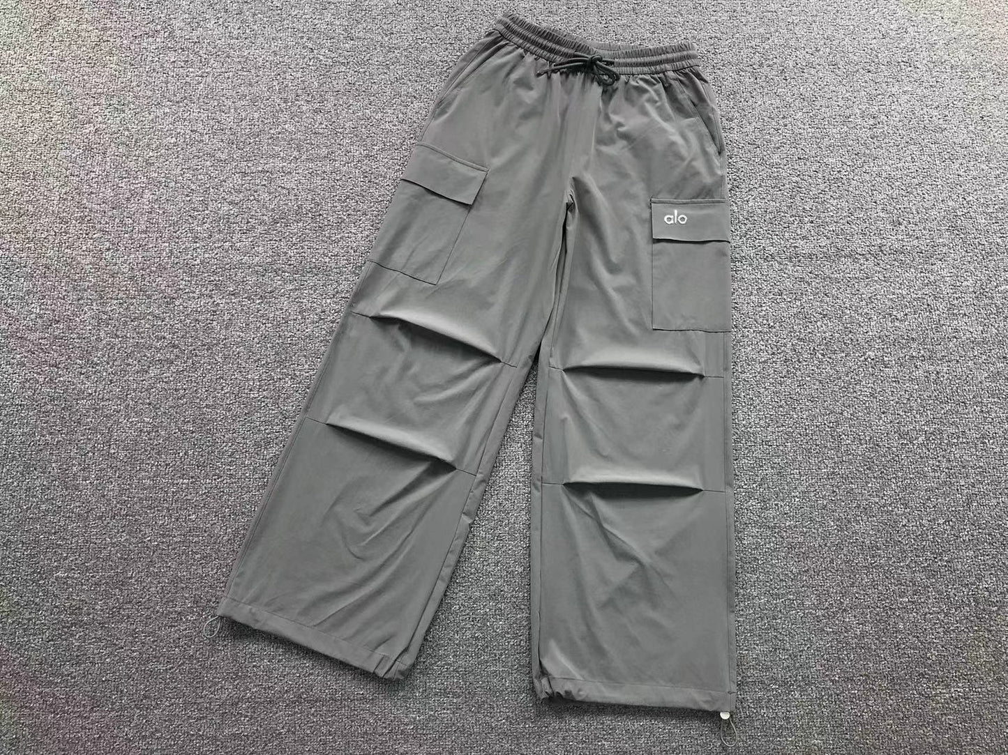 Calça elástica ALO moletom cargo