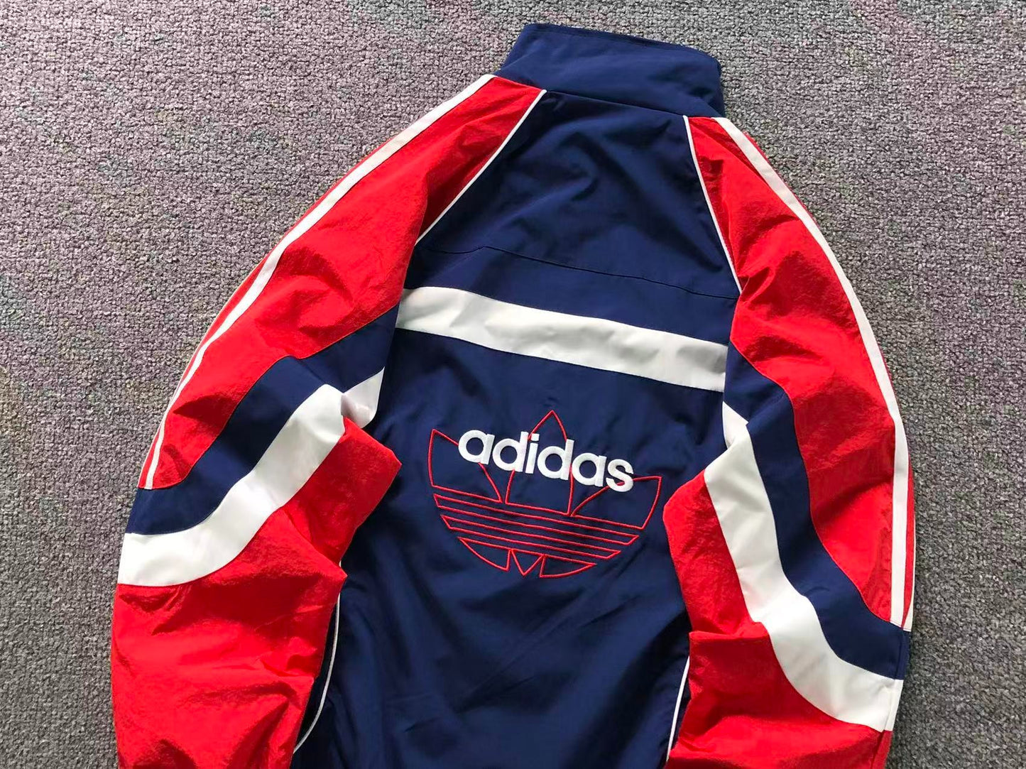 Jaqueta Adidas Oversized Archive Windbreaker