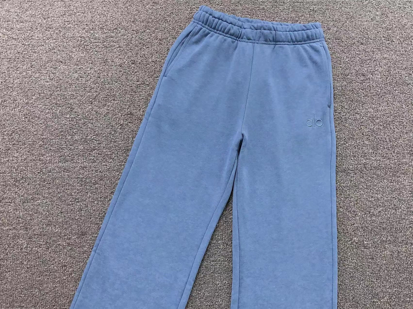 Calça elástica ALO moletom reta feminina
