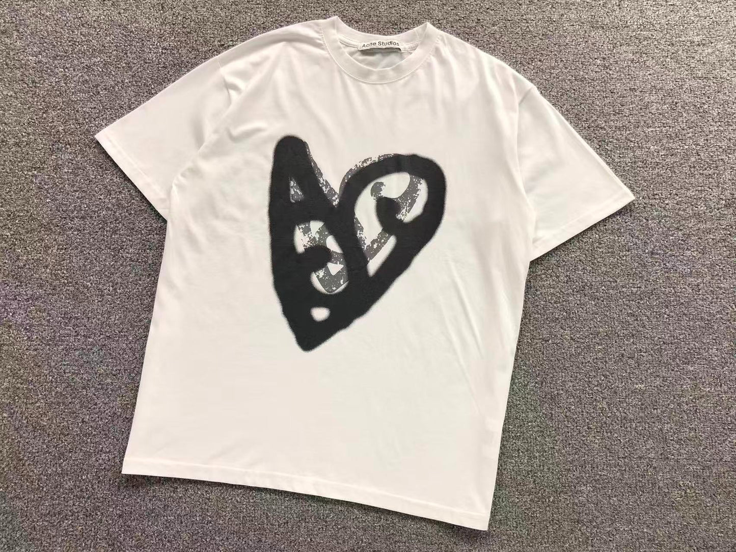 Camiseta Acne Studios Spray Heart