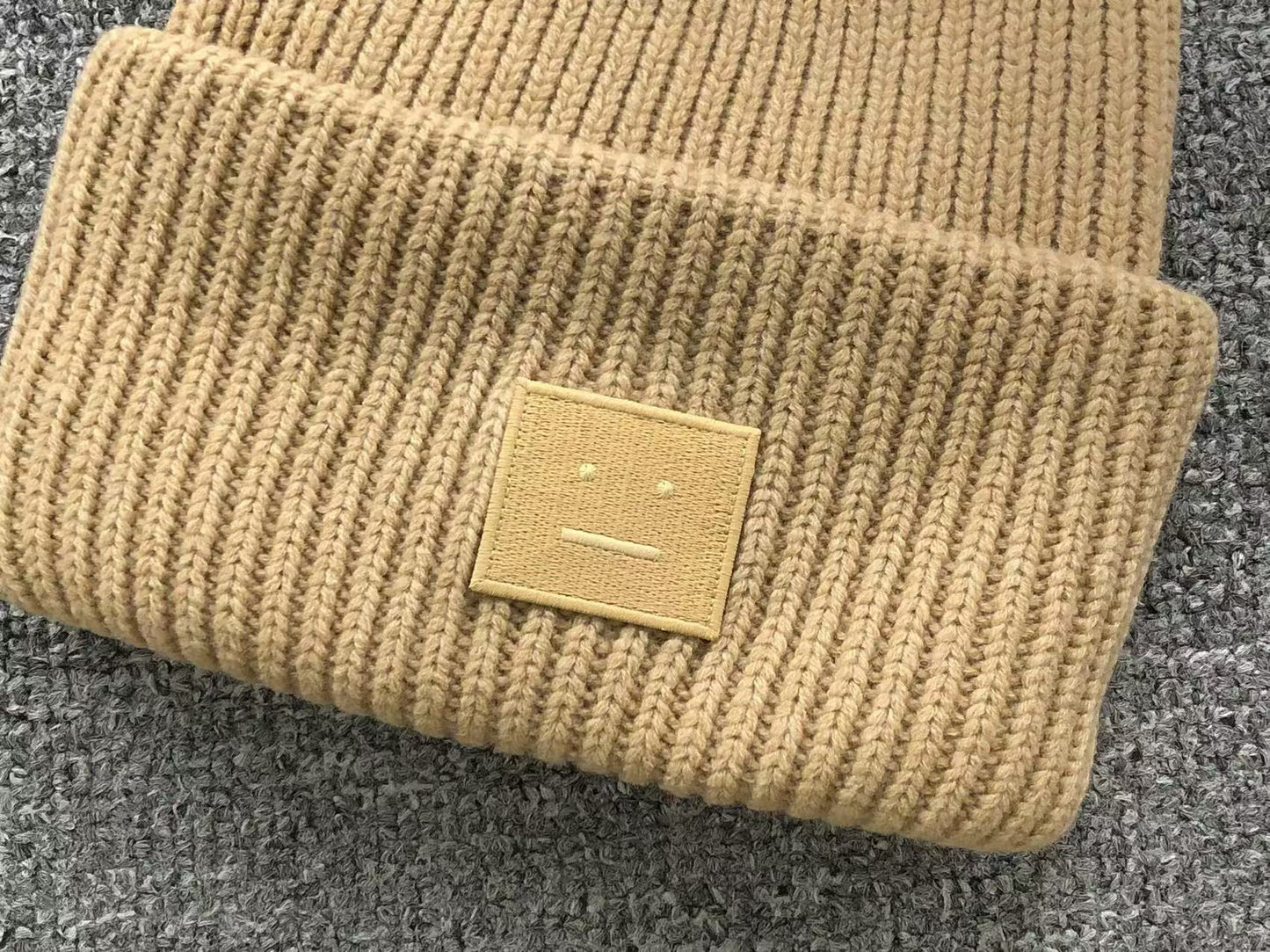 Touca Acne Studios Winter Essential