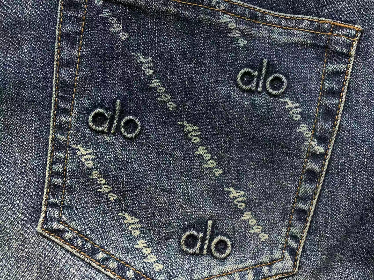 Calça ALO jeans reta azul estonado