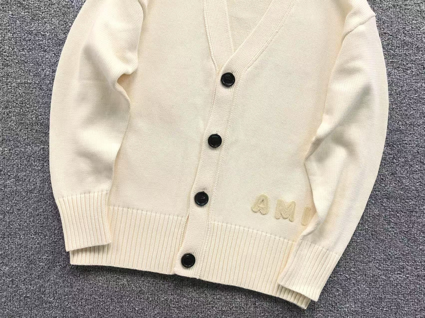 Suéter Cardigan AMI Paris Logo Embossed